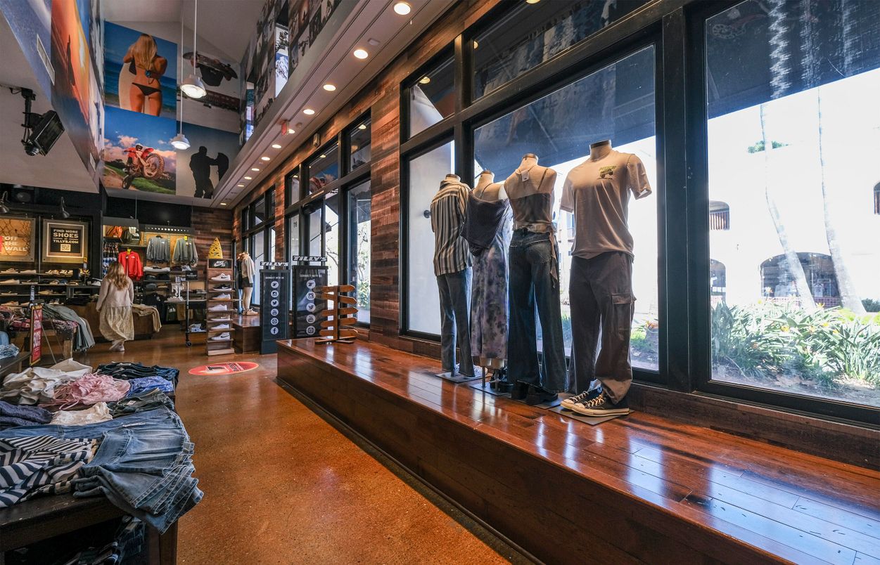 Interior, Recessed Lighting, Walk-in Closets, Wood Texture Flooring