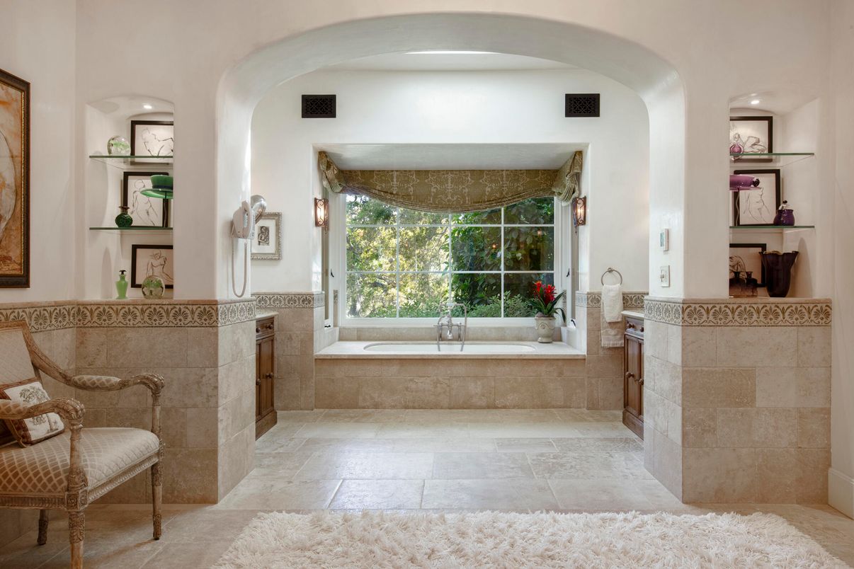 Bathroom, Interior, Recessed Lighting