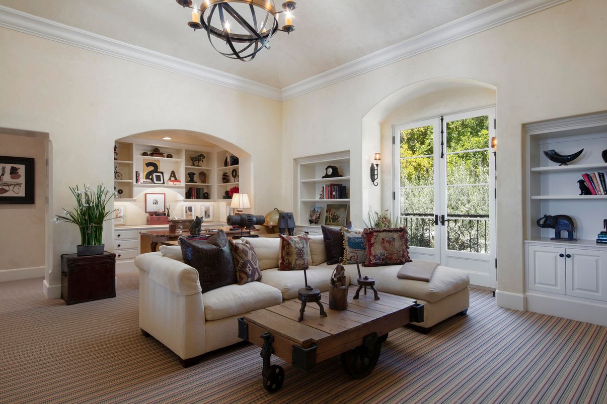 Chandelier, Interior, Living room