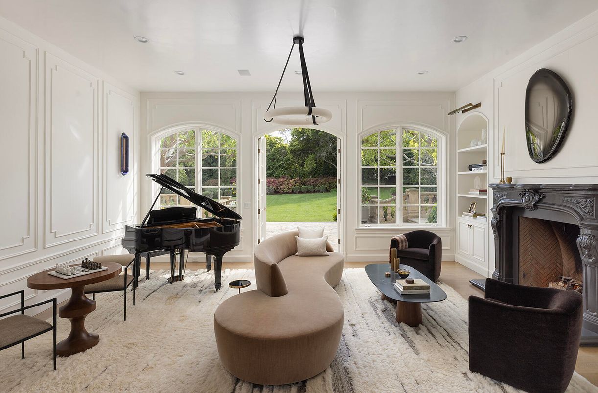 Fireplace, Interior, Living room, Pendant Lights, Piano, Recessed Lighting