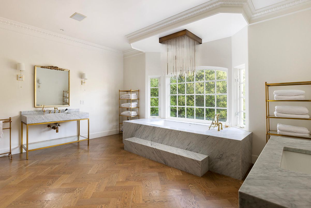 Bathroom, Interior, Pendant Lights, Wood Texture Flooring