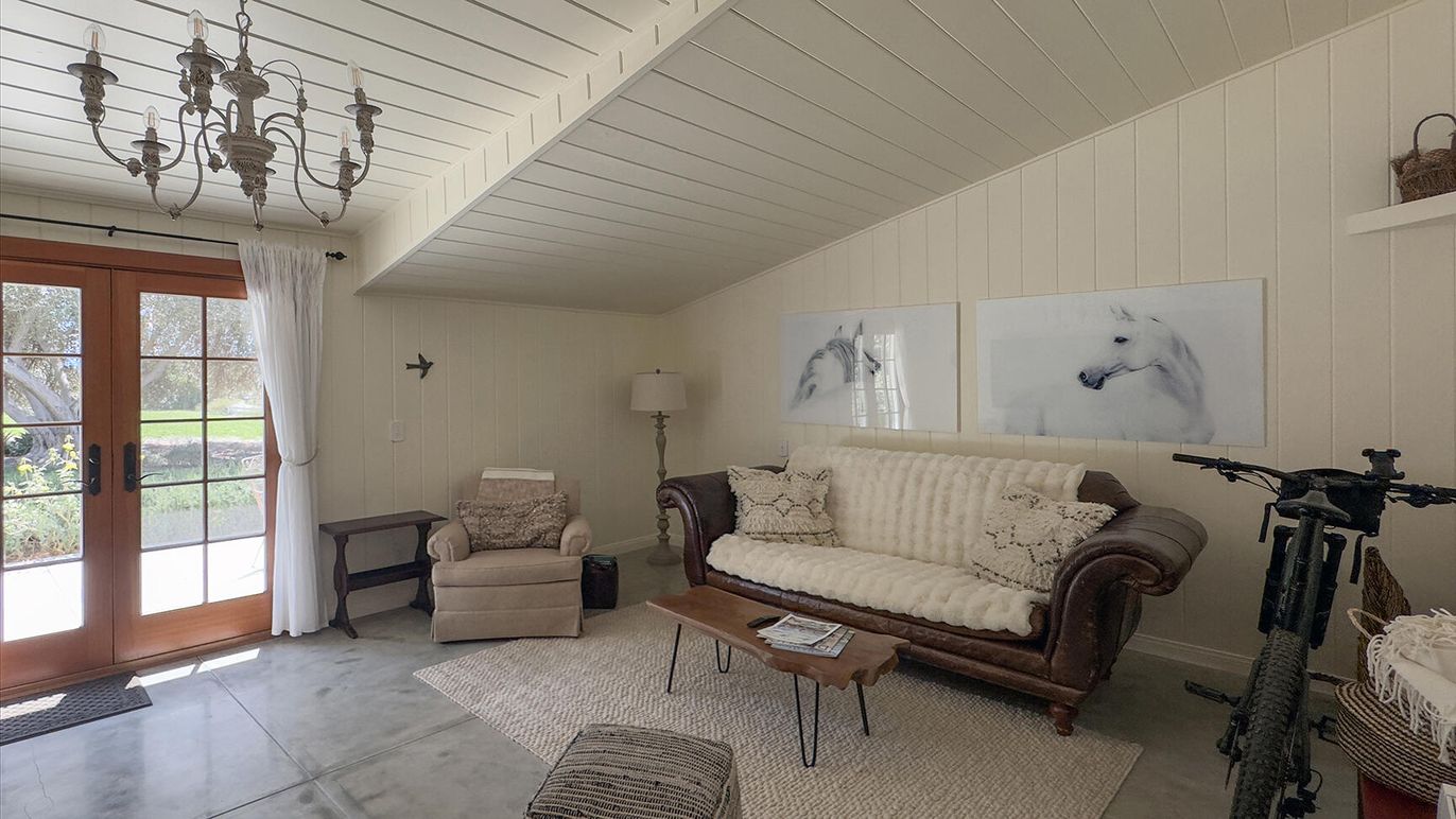 Chandelier, Interior, Living room