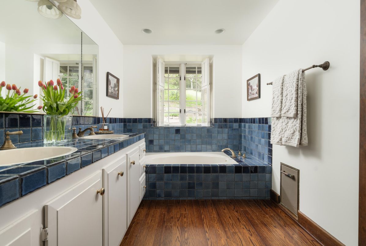 Bathroom, Interior, Recessed Lighting, Tile Countertops, Wood Texture Flooring