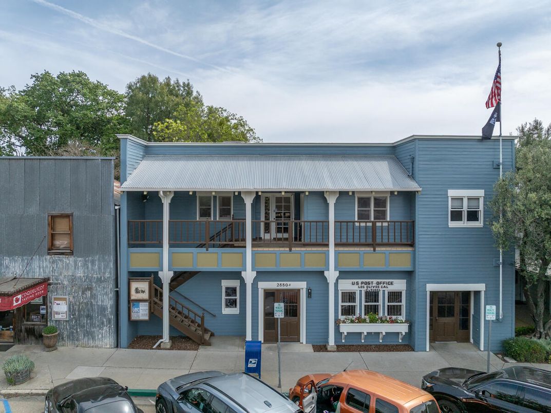 Exterior, Facade, Rowhouse
