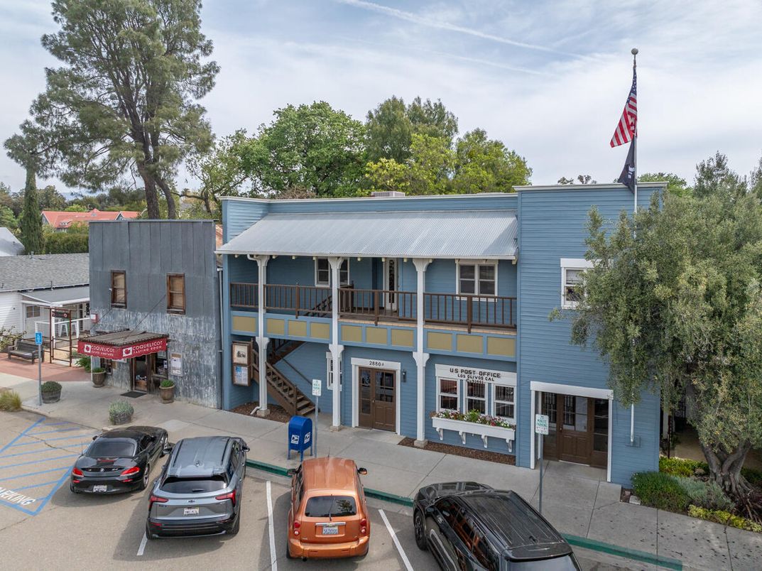 Exterior, Facade, Modern