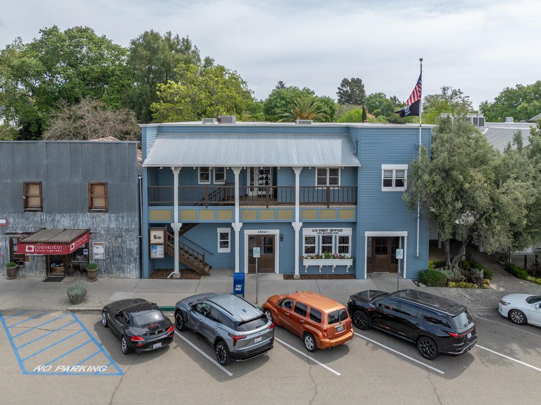 Exterior, Facade, Rowhouse