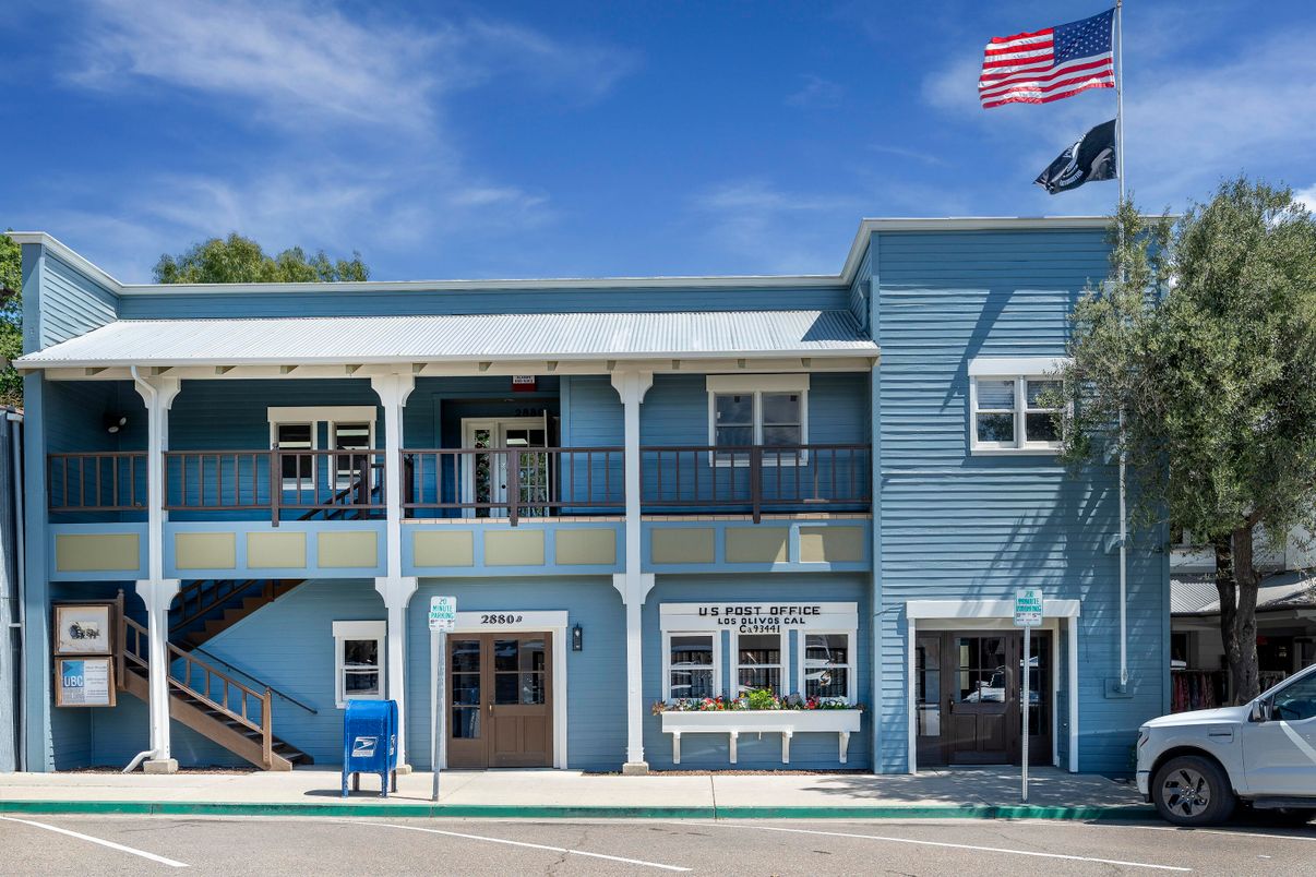 Exterior, Facade, Rowhouse