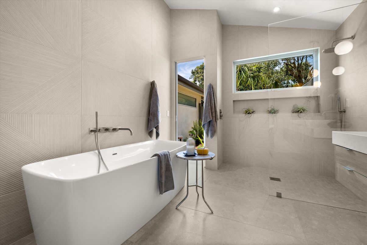 Bathroom, Interior, Recessed Lighting