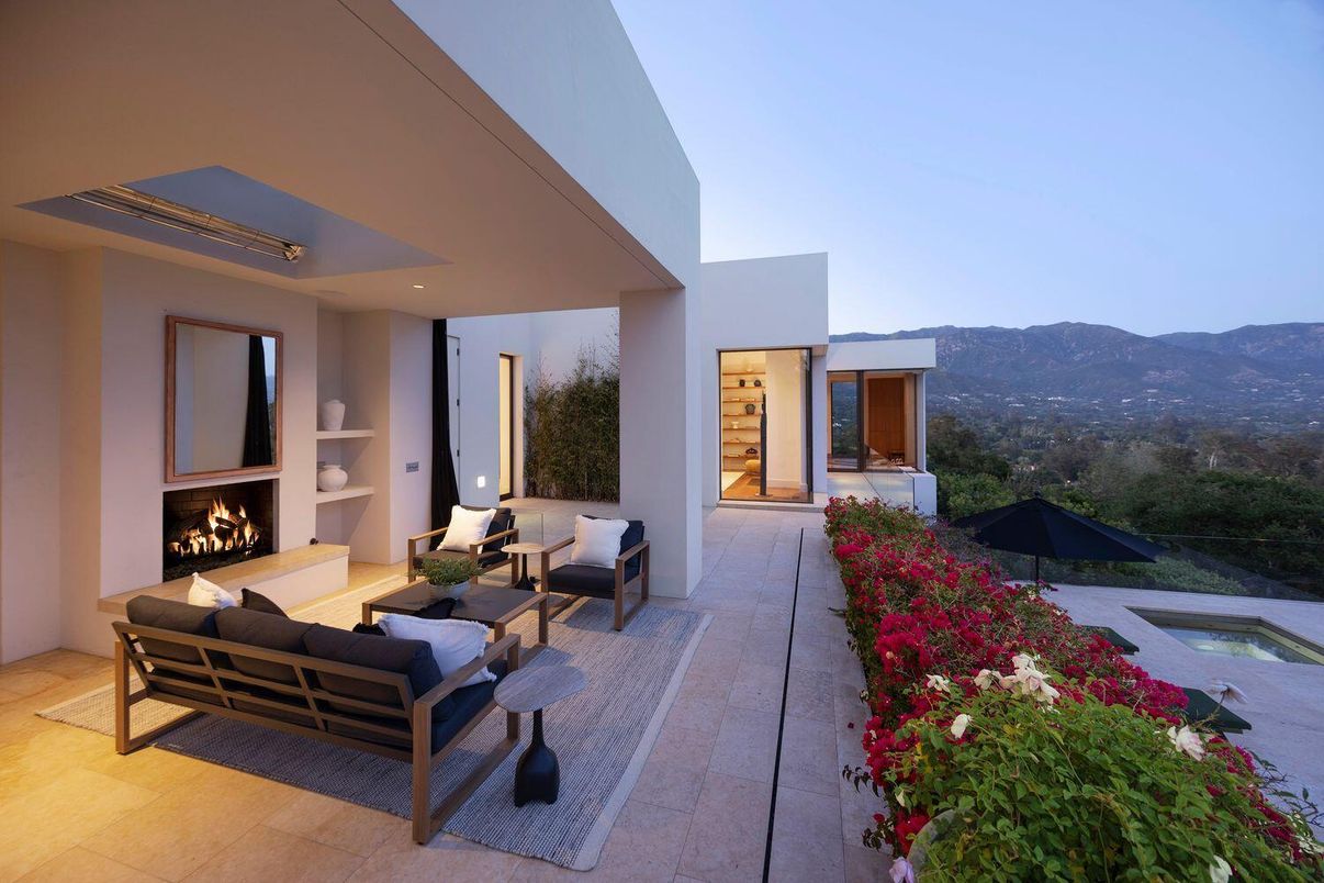 Exterior, Fireplace, Pool