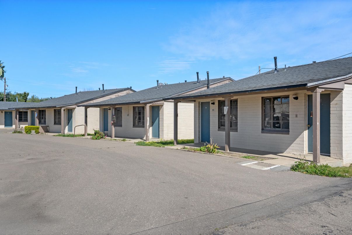 Exterior, Facade, Ranch