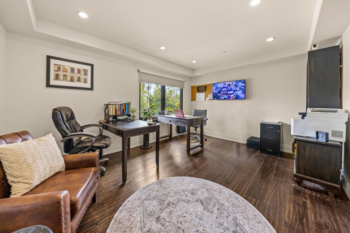 Home Office, Interior, Recessed Lighting, Wood Texture Flooring