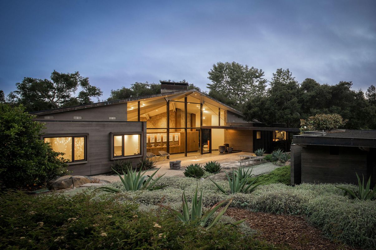 Backyard, Exterior, Facade, Modern