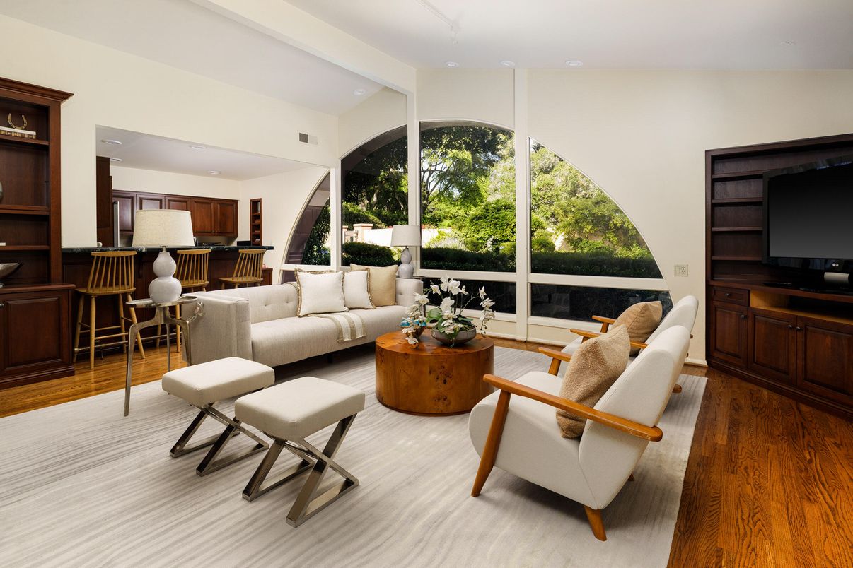 Interior, Living room, Recessed Lighting, Wood Texture Flooring