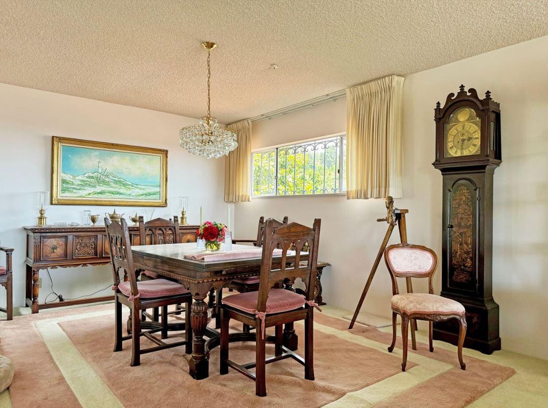 Chandelier, Dining room, Interior