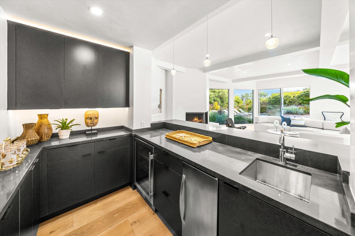 Fireplace, Interior, Kitchen, Pendant Lights, Recessed Lighting, Wood Texture Flooring