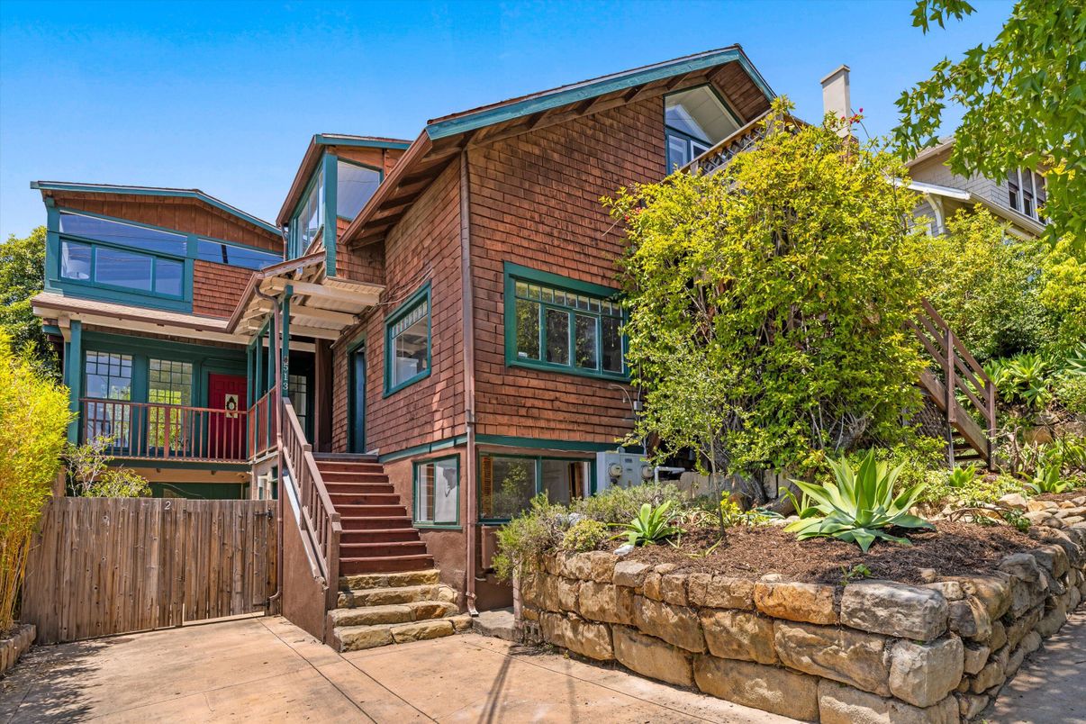 Exterior, Facade, Rowhouse