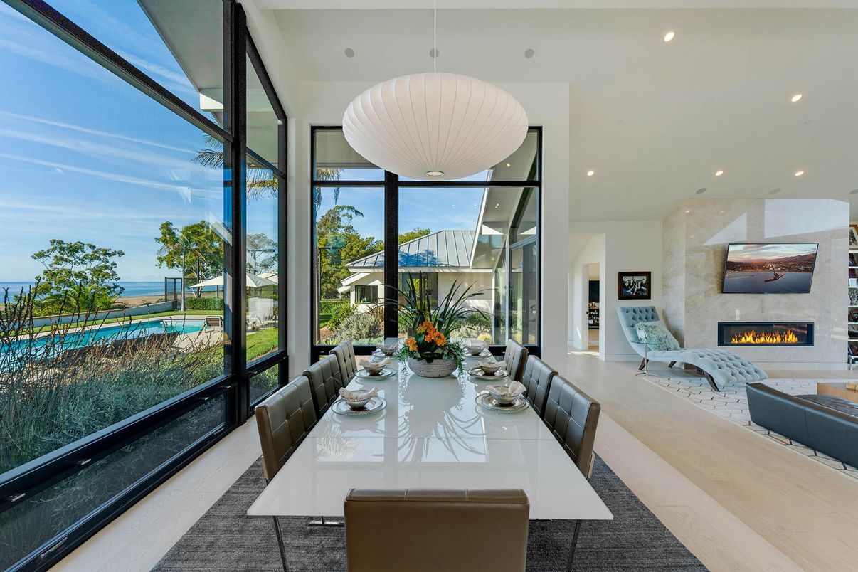 Dining room, Fireplace, Interior, Pendant Lights, Recessed Lighting, Water