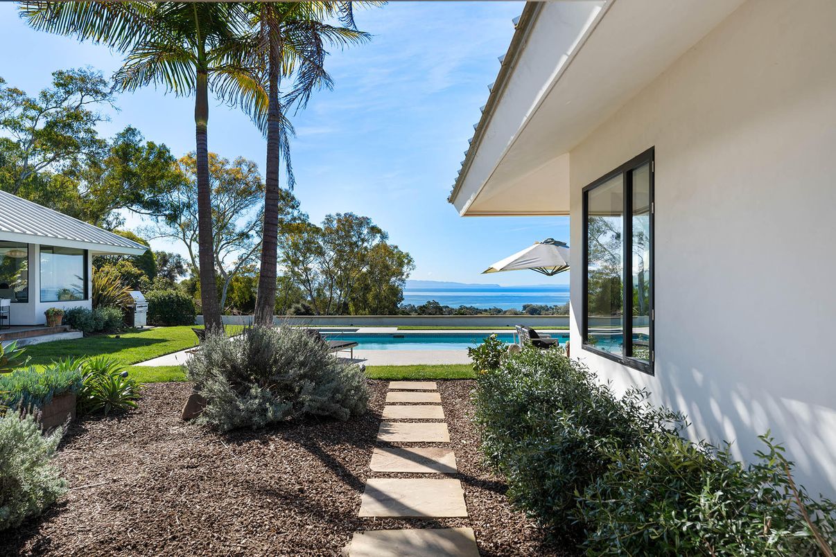 Exterior, Pool, Water