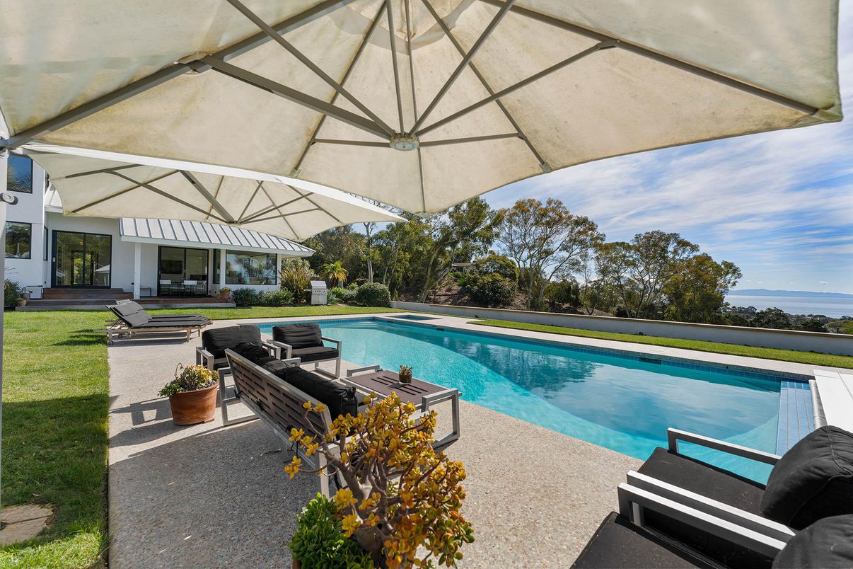 Exterior, Pool, Water