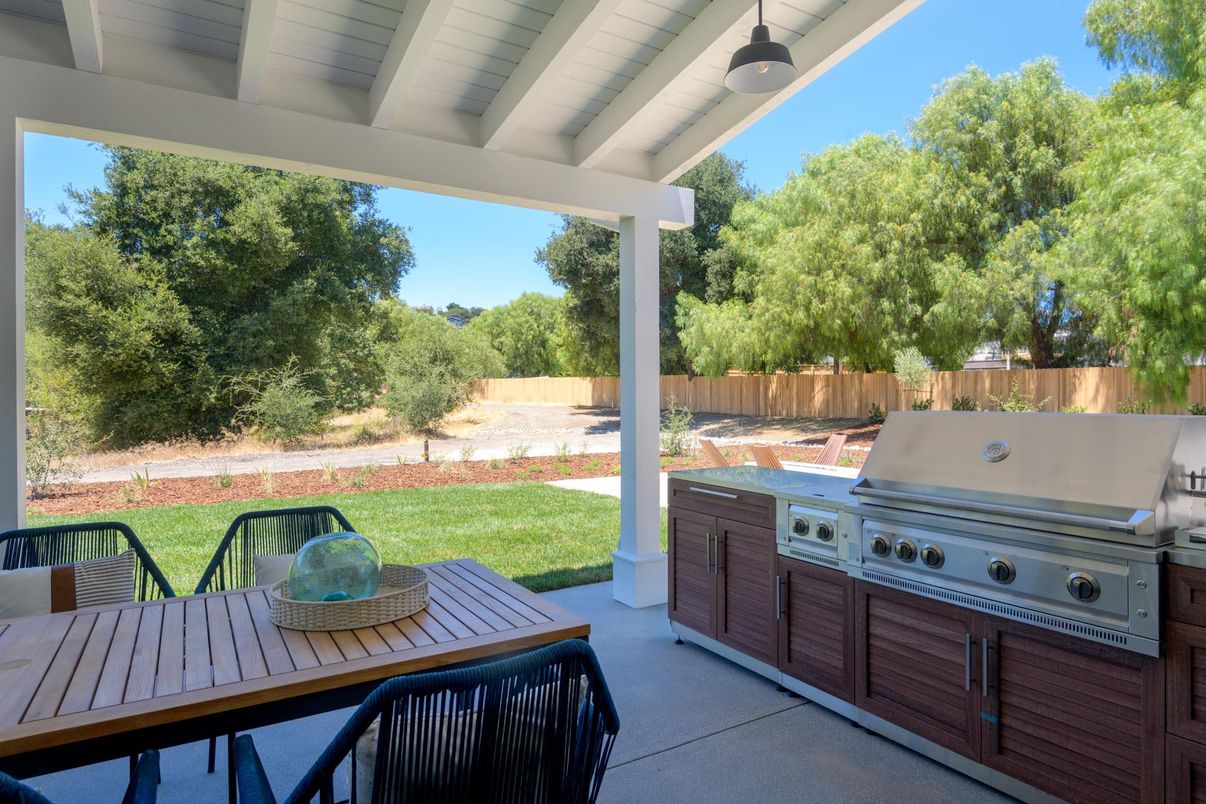 Backyard, Exterior, Outdoor Kitchen