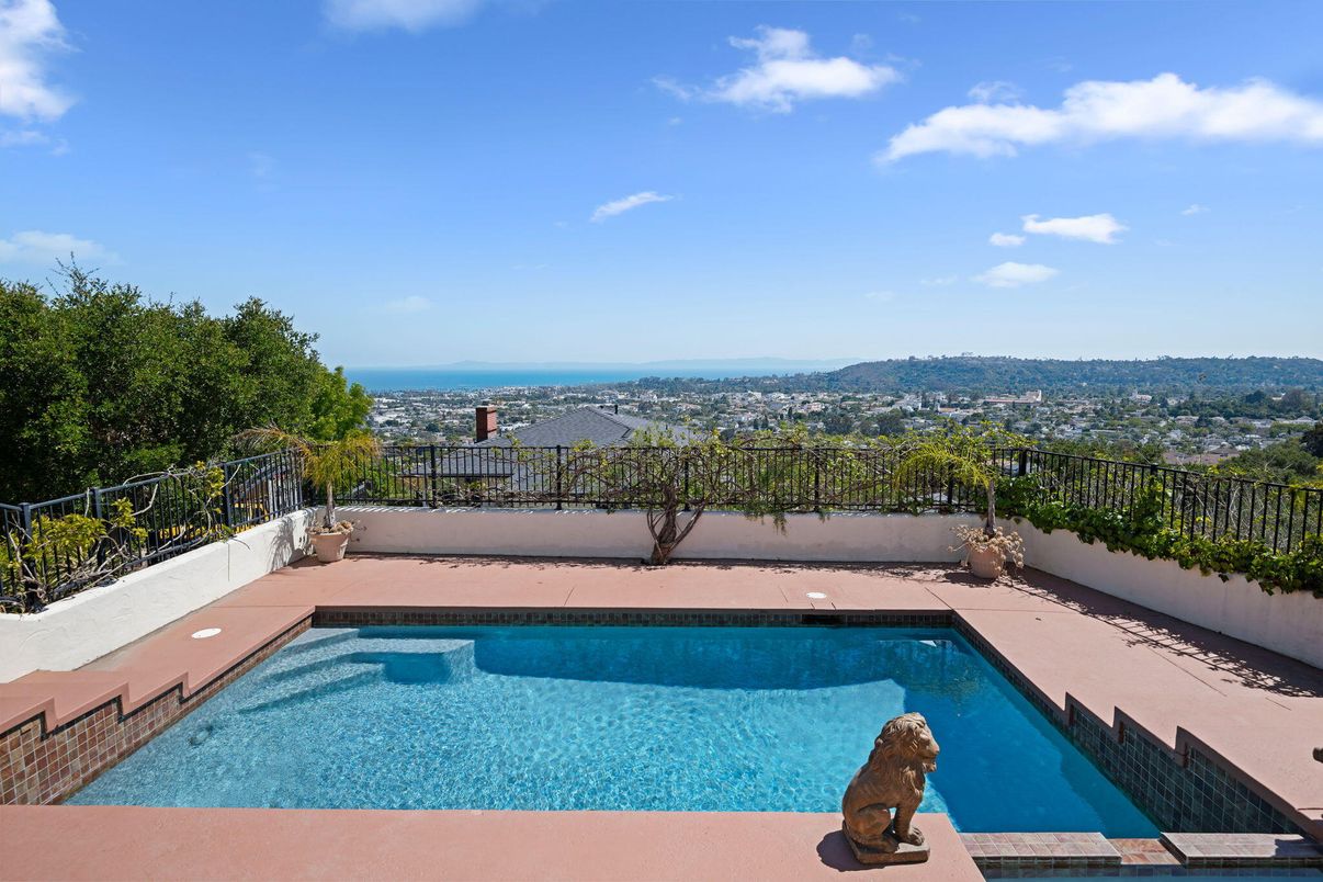 Exterior, Pool, Water