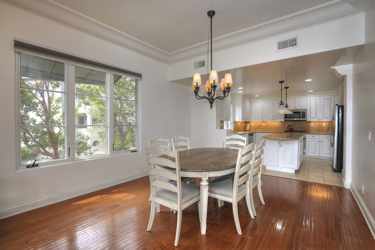Chandelier, Dining room, Interior, Kitchen, Pendant Lights, Recessed Lighting, Wood Texture Flooring
