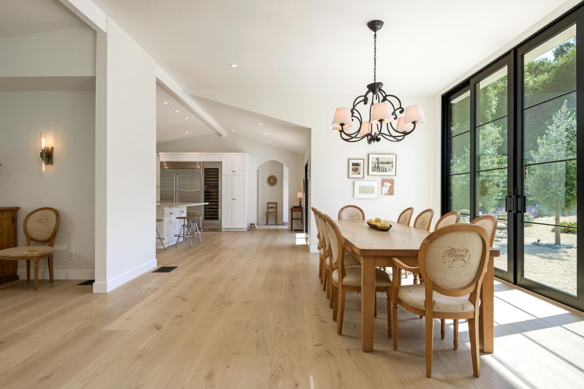 Chandelier, Dining room, Interior, Recessed Lighting, Wood Texture Flooring
