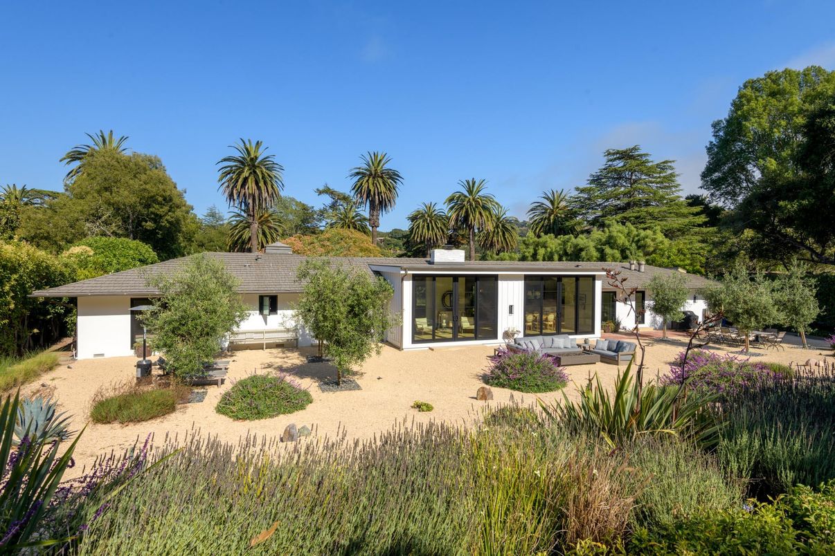 Backyard, Exterior, Facade, Ranch