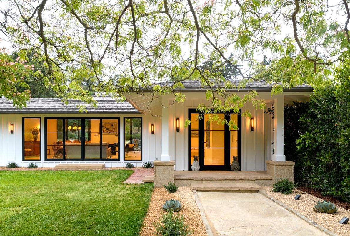 Exterior, Facade, Modern