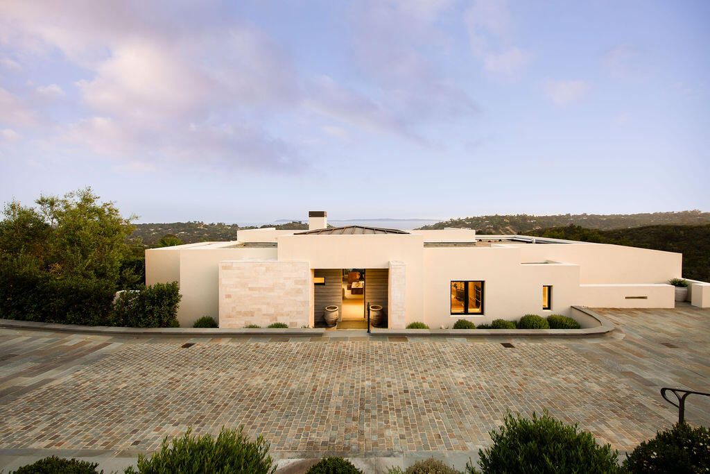 Backyard, Exterior, Facade, Modern