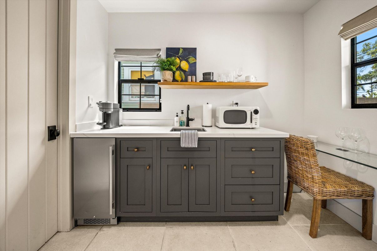 Home Office, Interior