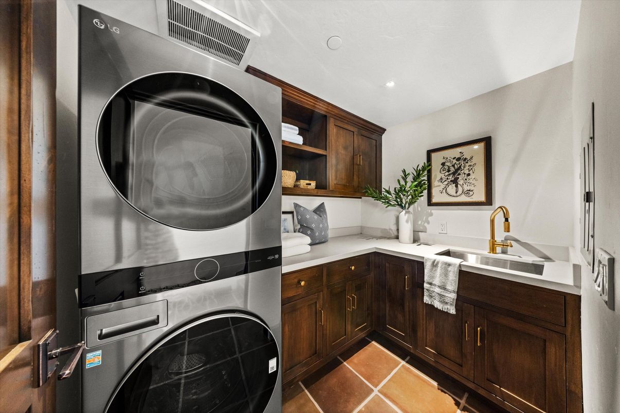 Interior, Kitchen, Recessed Lighting, Washer