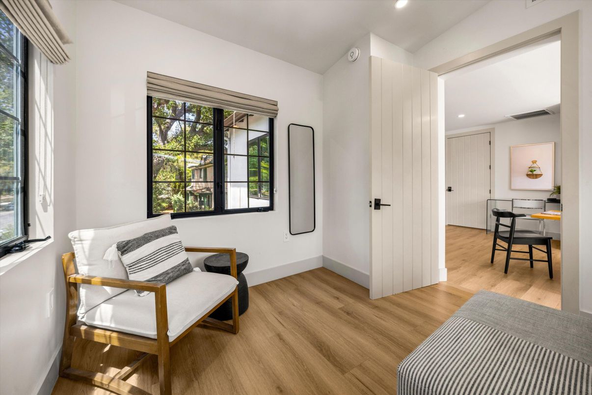 Interior, Recessed Lighting, Wood Texture Flooring