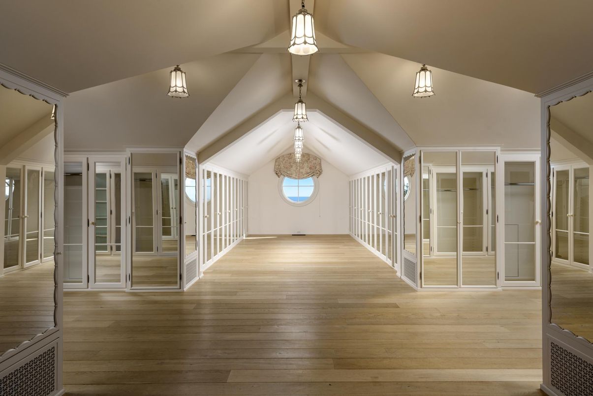 Interior, Pendant Lights, Wood Texture Flooring