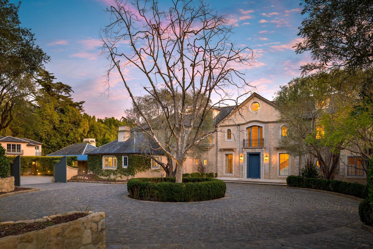 Attached, Exterior, Facade, French Provincial