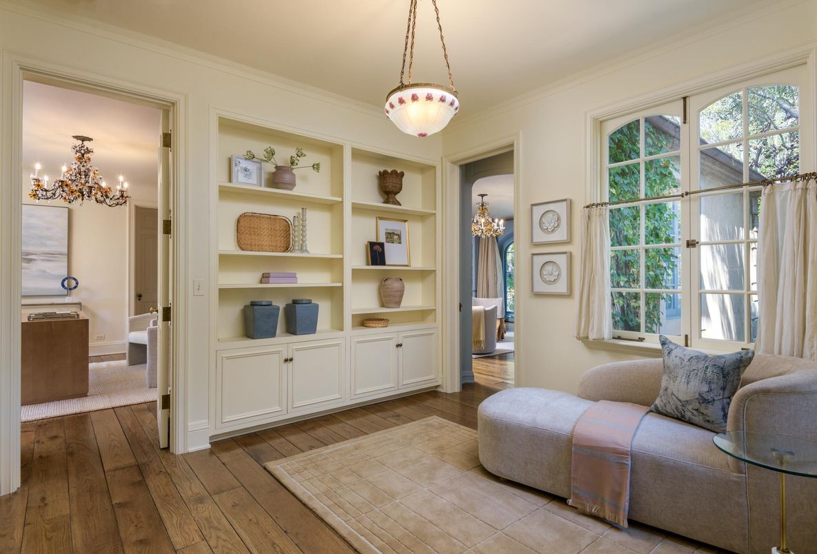 Bathroom, Interior, Pendant Lights, Wood Texture Flooring