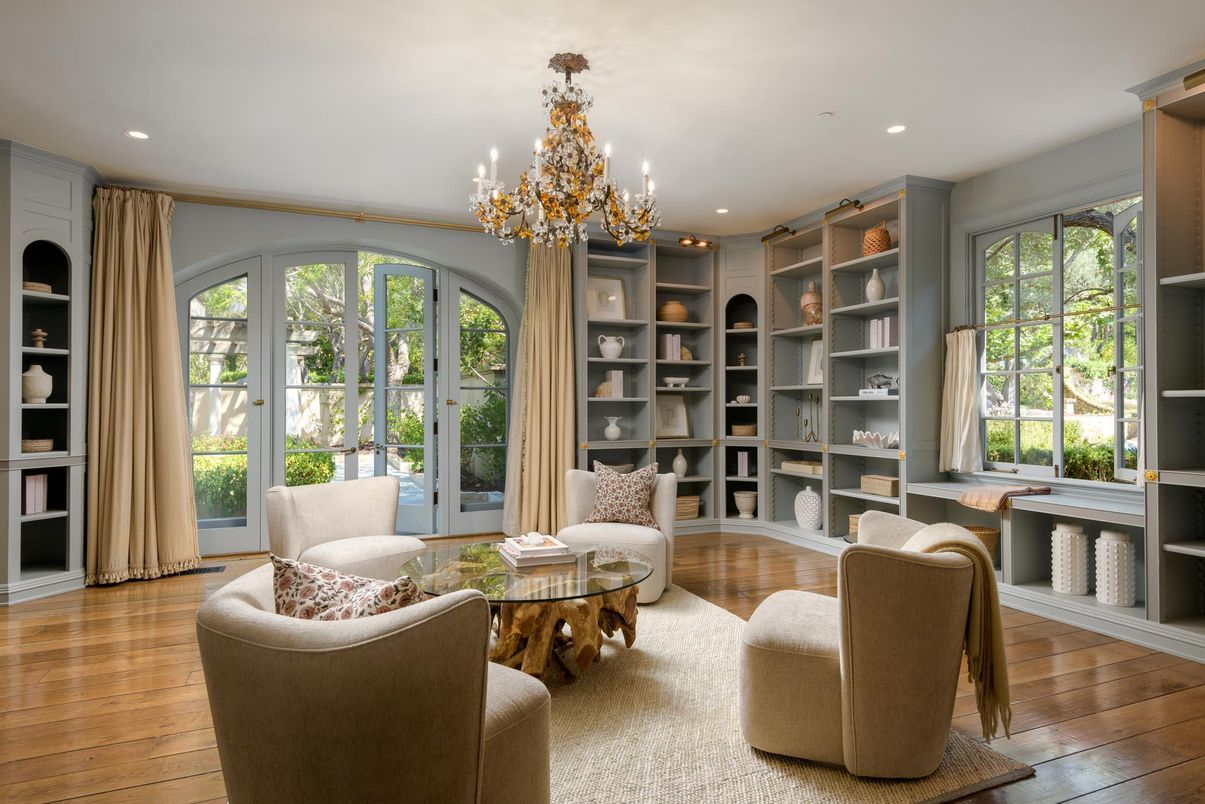 Chandelier, Interior, Living room, Recessed Lighting, Wood Texture Flooring