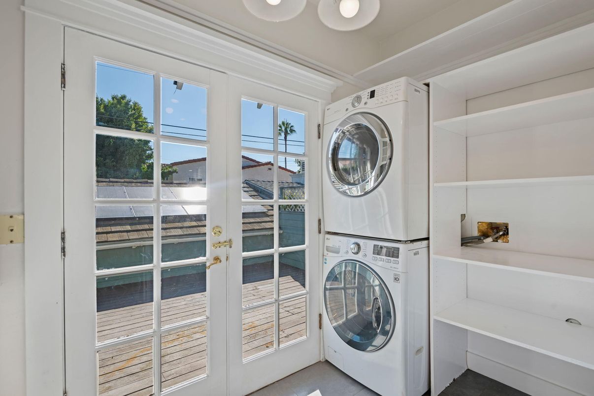 Interior, Utility Closets, Washer, Water