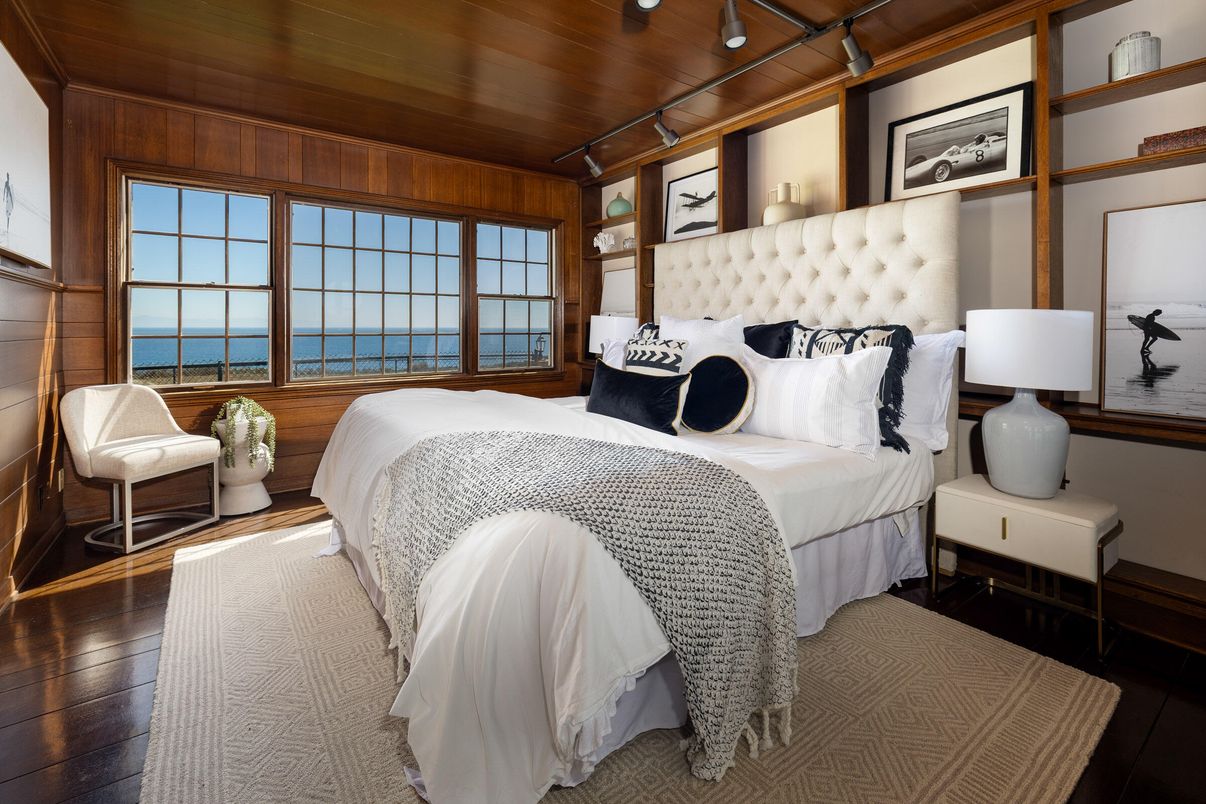 Bedroom, Interior, Water, Wooden Ceilings, Wood Texture Flooring, Wooden Walls