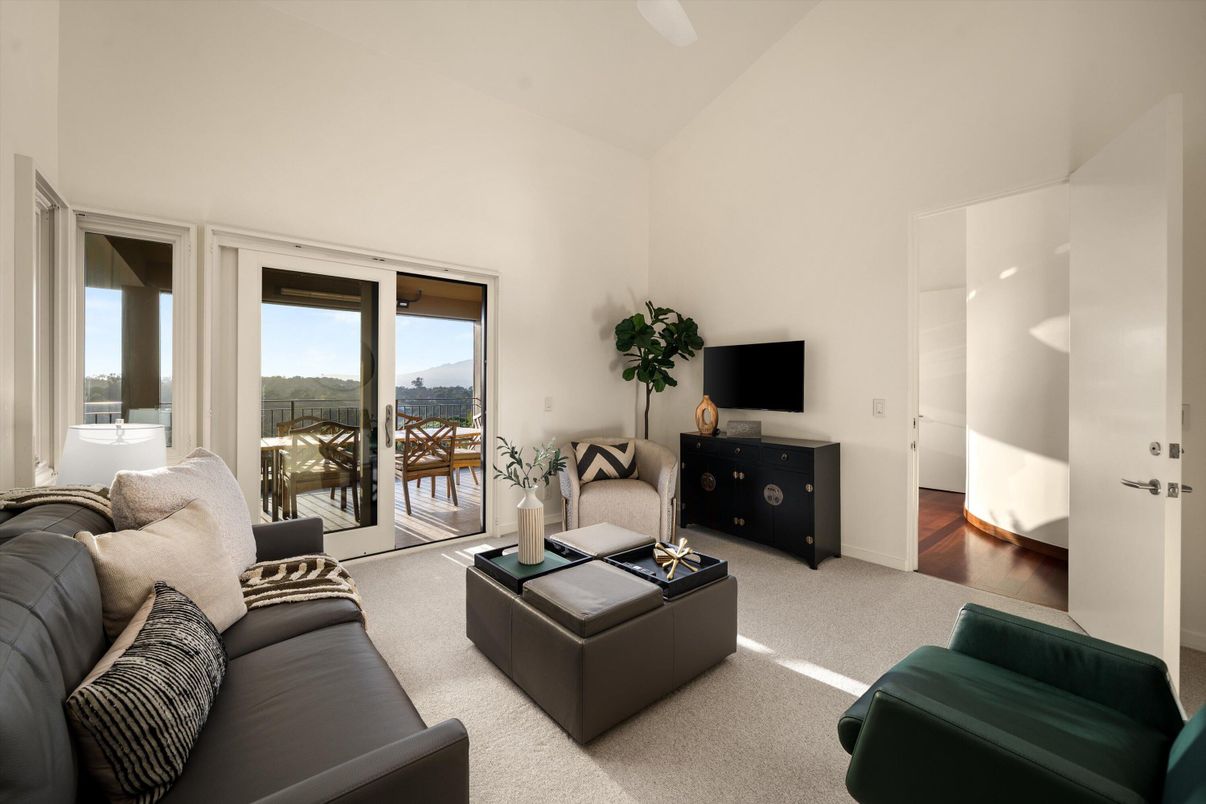 Interior, Living room, Water