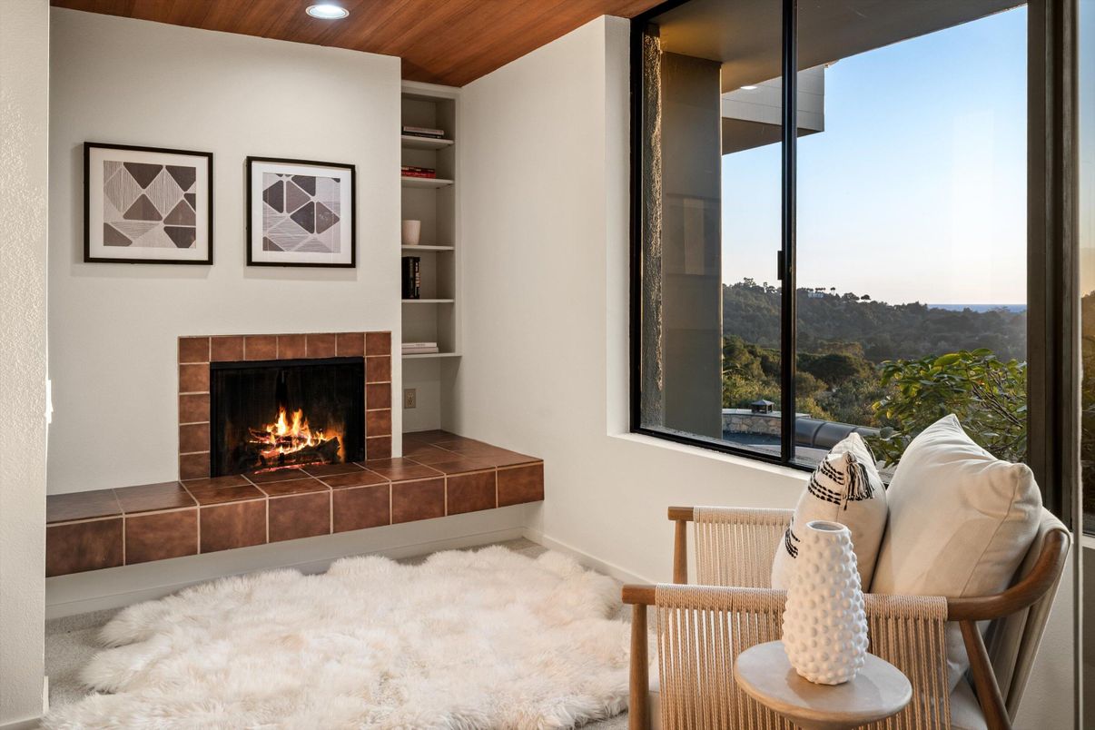 Fireplace, Interior, Recessed Lighting