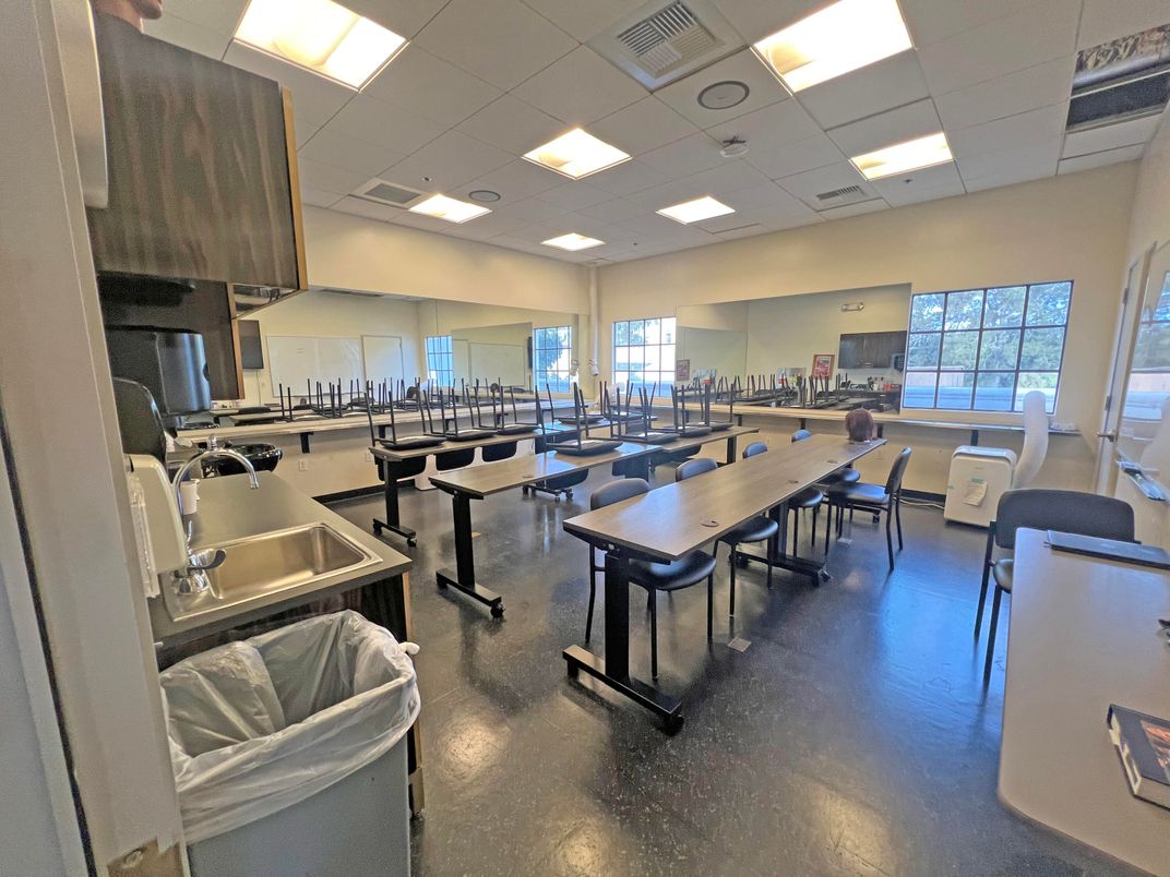 Dining room, Interior, Recessed Lighting
