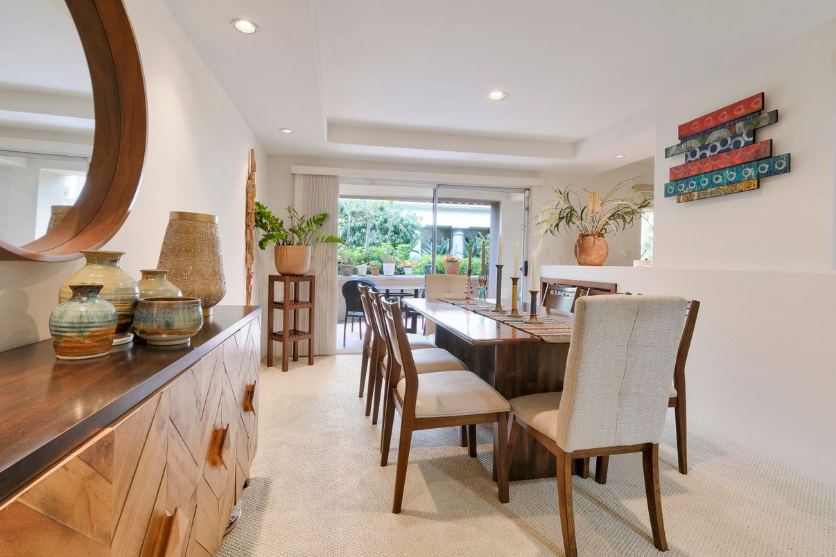 Dining room, Interior, Recessed Lighting