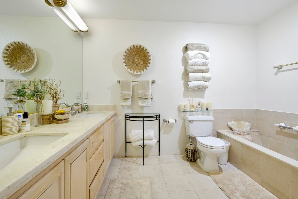 Bathroom, Dual Sink Vanities, Interior