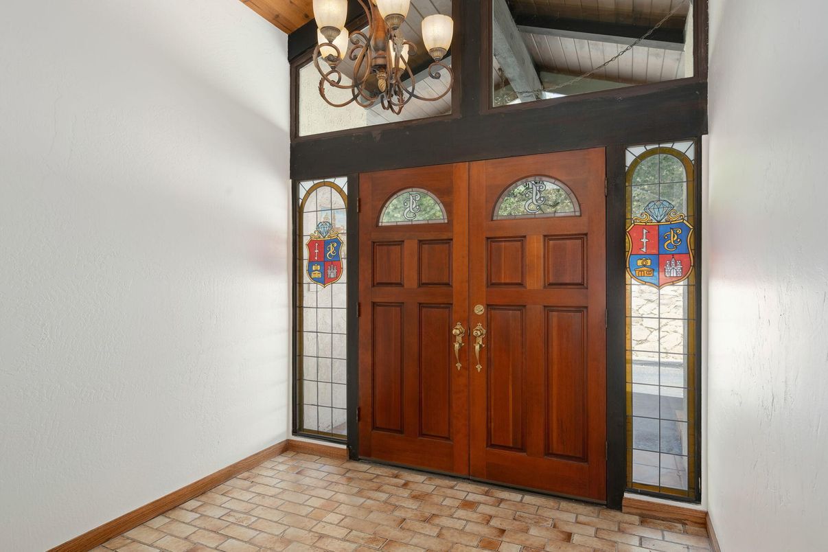 Chandelier, Interior