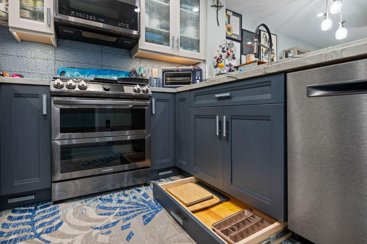 Interior, Kitchen, Pendant Lights, Stainless Steel Appliances