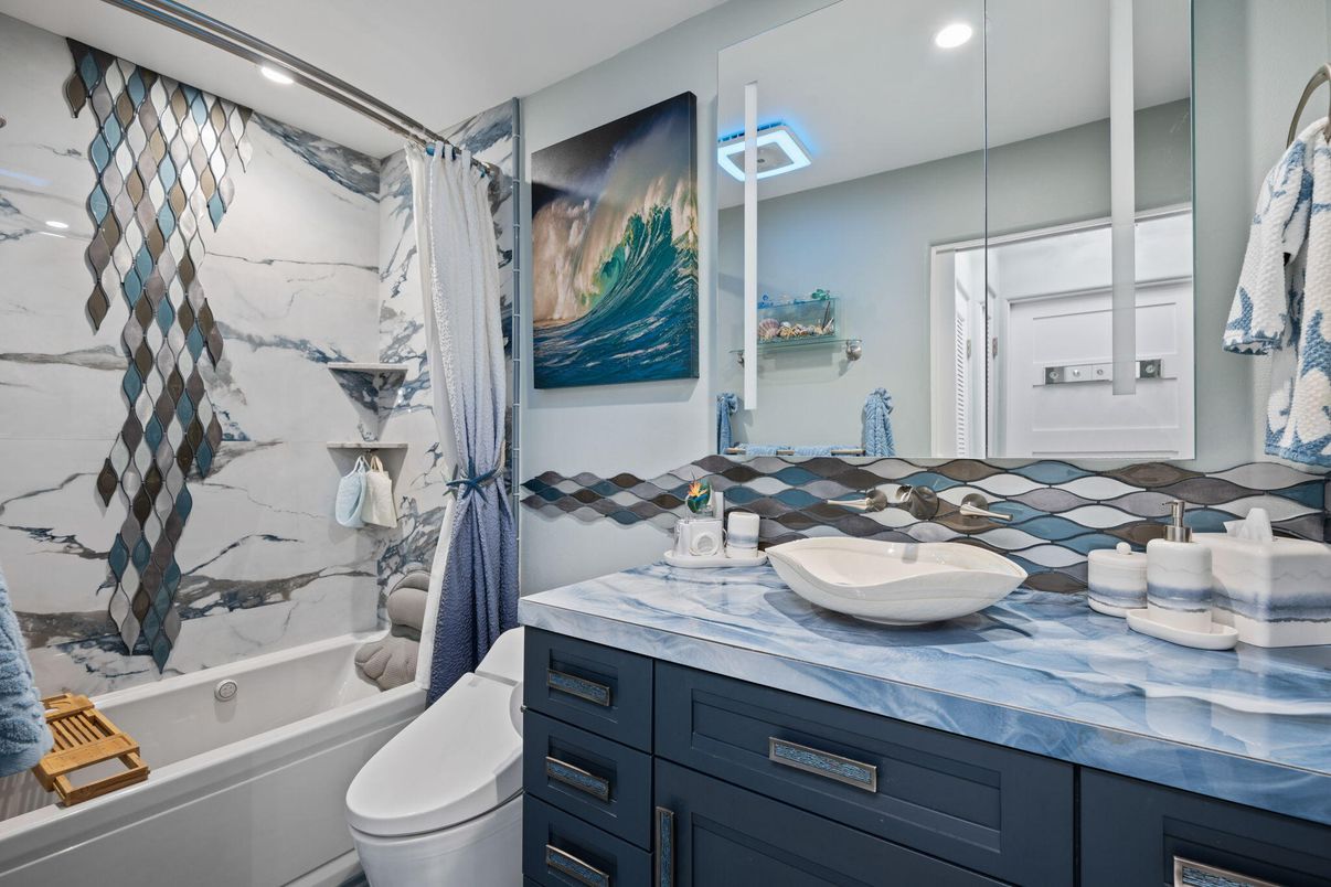 Bathroom, Interior, Recessed Lighting