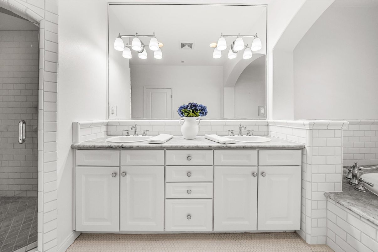 Bathroom, Dual Sink Vanities, Interior