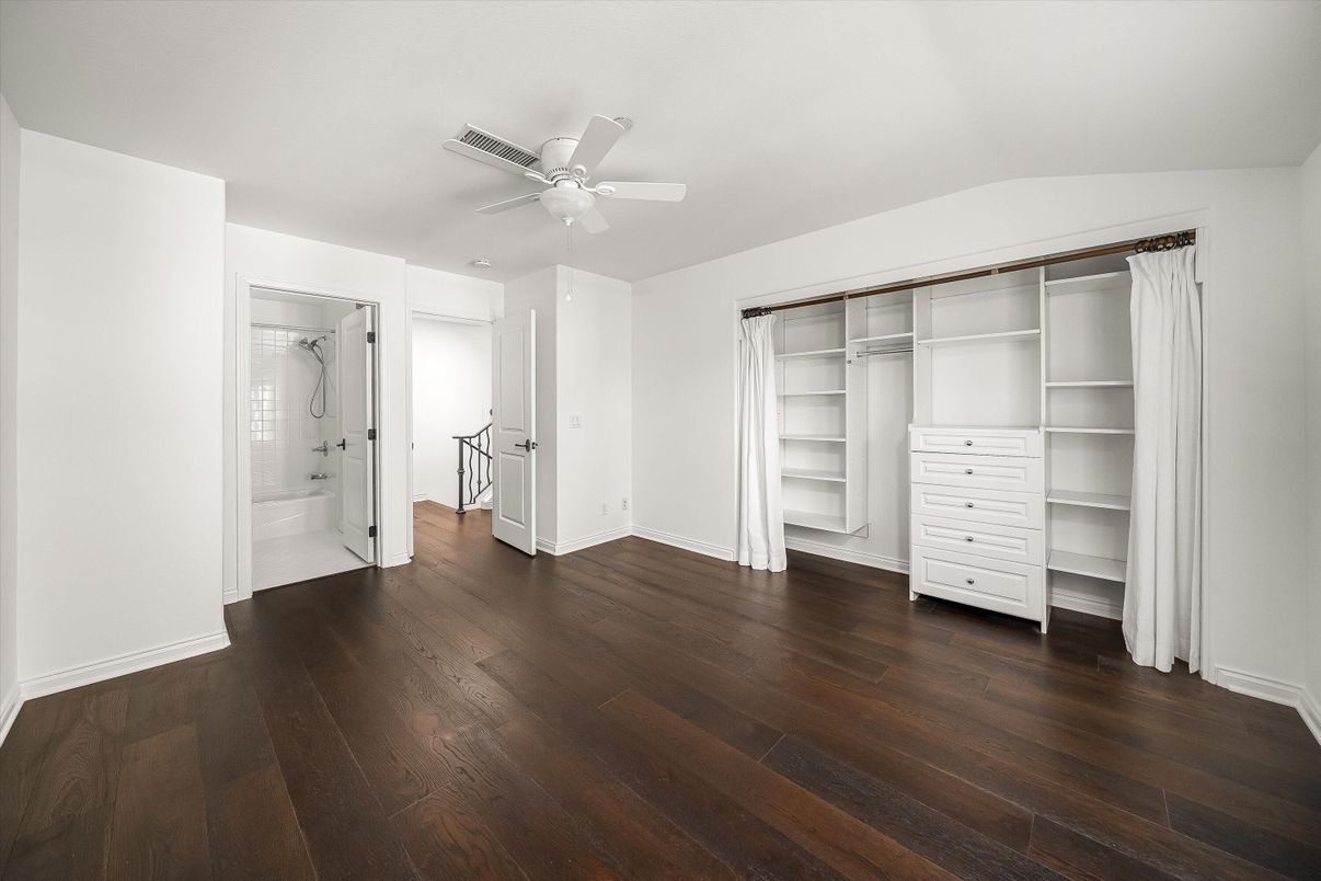 Bathroom, Empty room, Interior, Walk-in Closets, Wood Texture Flooring