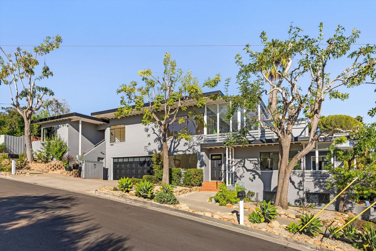 Attached, Exterior, Facade, Modern